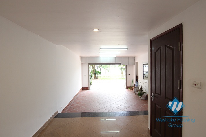 Lakeside house for rent in Tay Ho with amazing lake view 